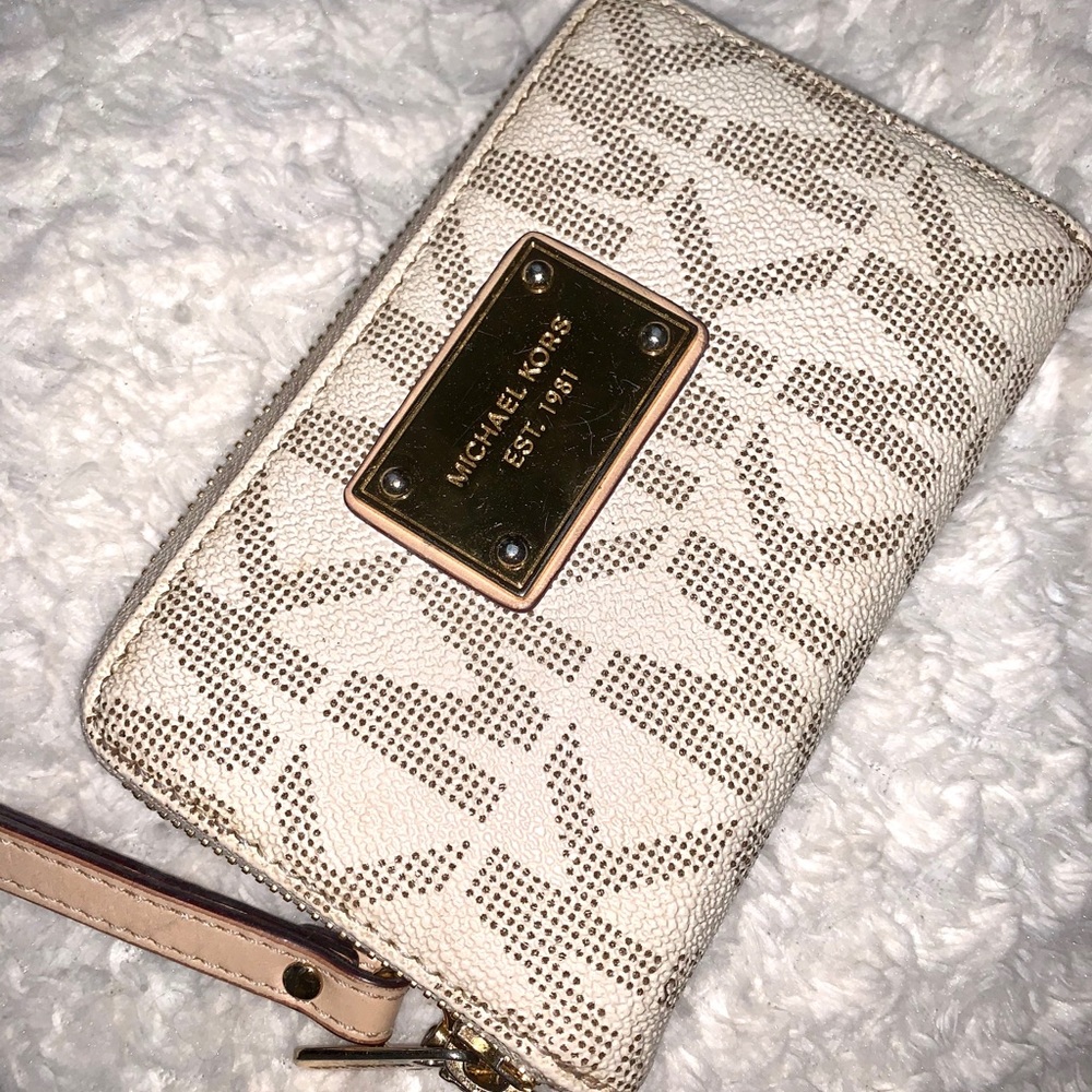 Michael Kors Signature Vanilla Wallet